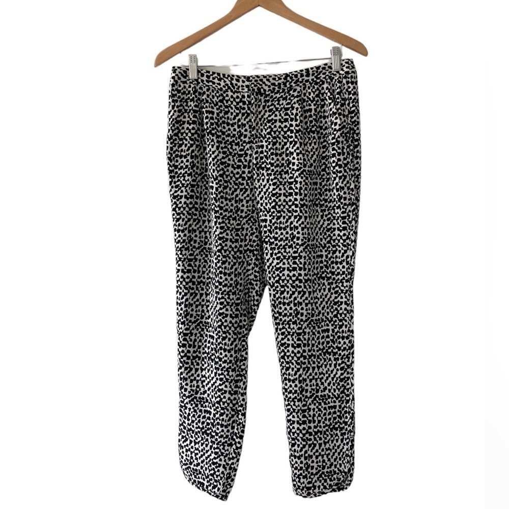 Banana Republic 2 ankle pants black and white pockets